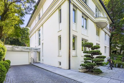 Imposanter Büroeingang