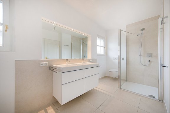Neues Badezimmer im 1 OG