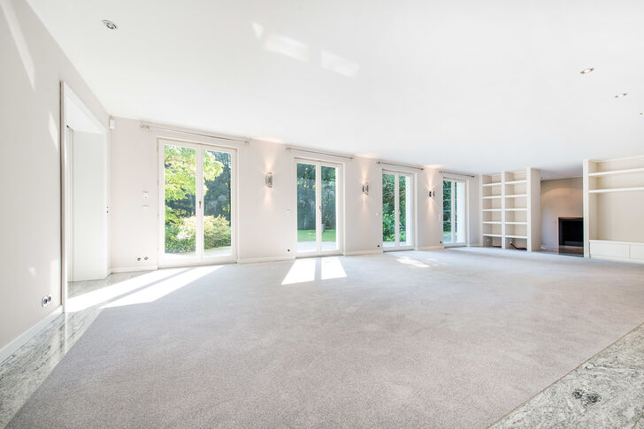 Wohnzimmer mit anschließendem Kaminzimmer