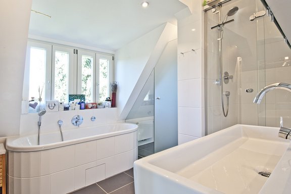 Parents&#039; bathroom