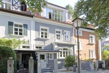 Beautifully renovated townhouse from 1892 with sun terrace and south garden