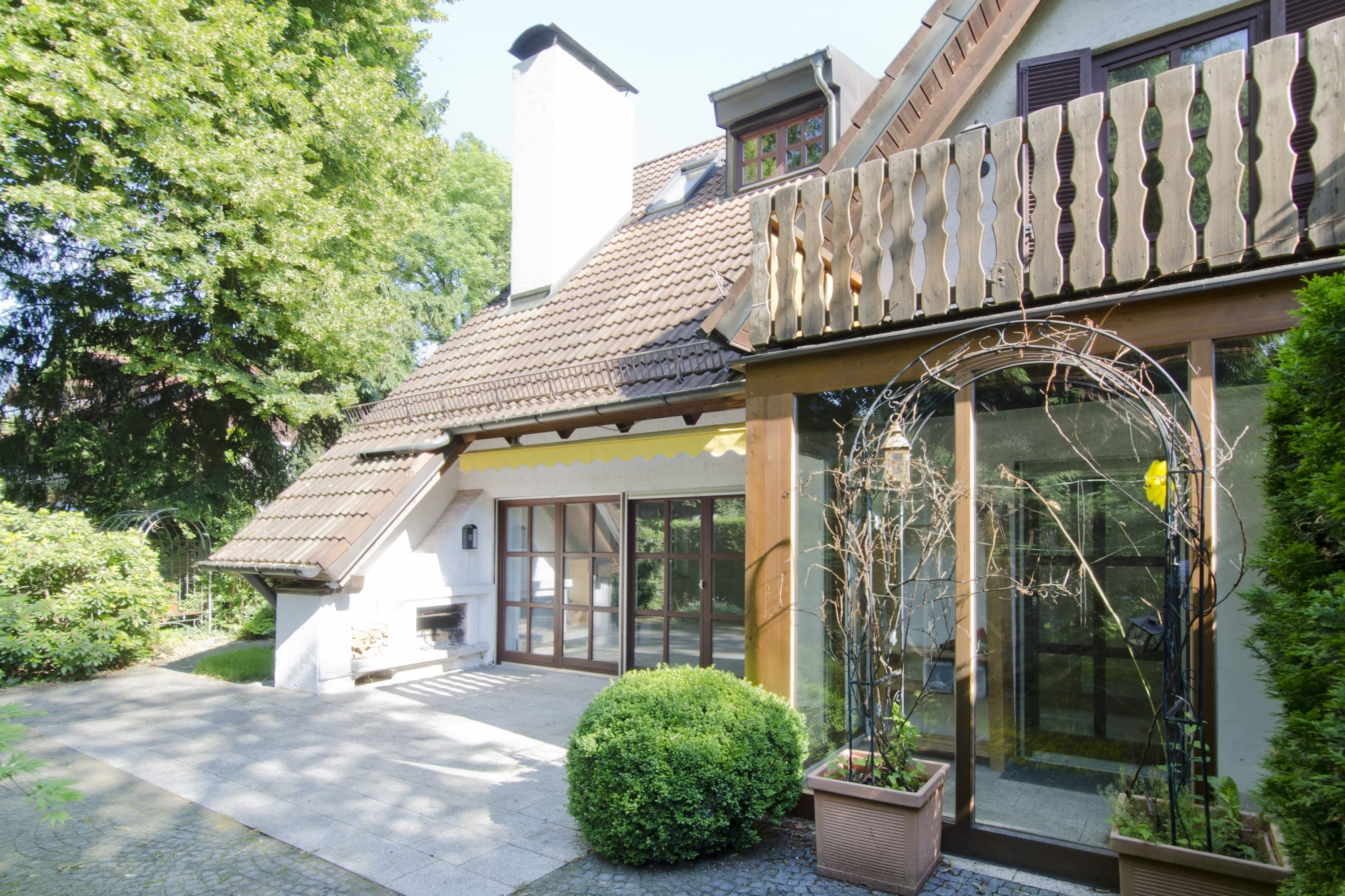 Doppelhaushälfte mit Wintergarten und hübsch angelegtem SüdWest Garten