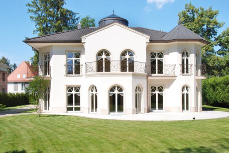 Neubau-Villa mit exquisiter Ausstattung und herrlichem Südgarten
