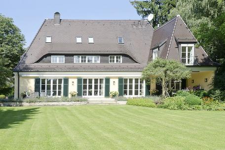Repräsentatives Villenanwesen auf einmalig schönem Parkgrundstück