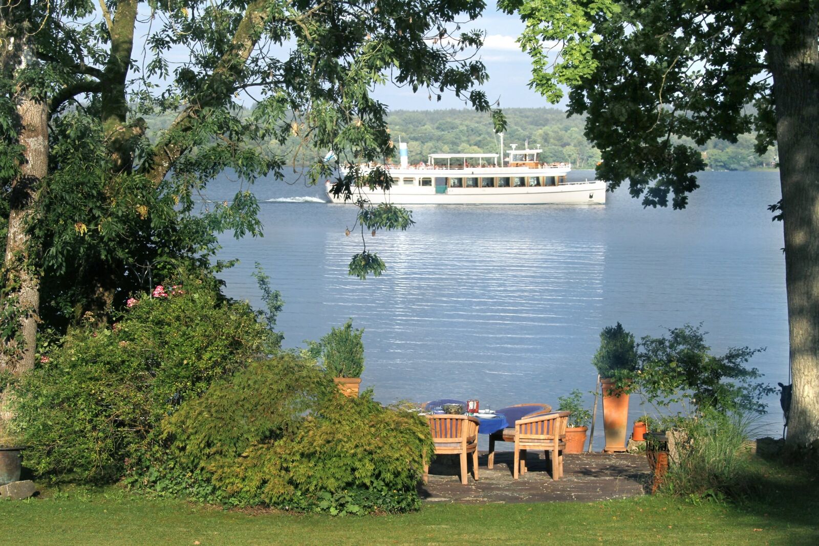Sitzplatz am Ufer