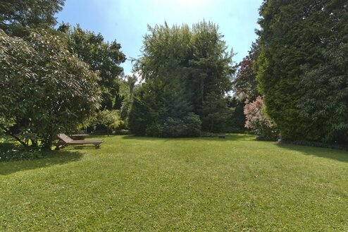 Villa in Bestlage auf herrlichem Grundstück mit weiterem Baurecht