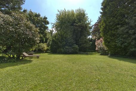 Villa in Bestlage auf herrlichem Grundstück mit weiterem Baurecht