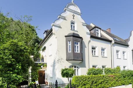 Zauberhafte Jugendstil-Villenhälfte von 1902 mit charmantem Altbauambiente