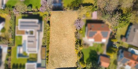 Green and close to nature: Attractive 1,200 m² lot with a development study
