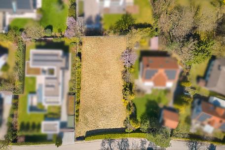 Grün und naturnah: Attraktives Grundstück von 1.200 m² mit Bebauungsstudie