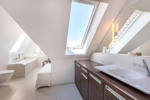 Helles, großzügiges Bad en suite