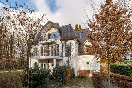 Ruhige, elegante 4-Zimmer-Wohnung mit Parkblick