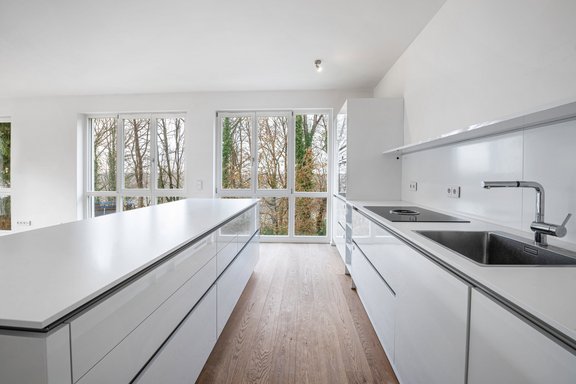 Hochwertige, weiße Fronten