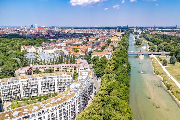 Urbane Lage direkt an der Isar