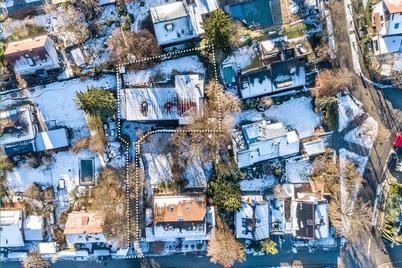 Ruhiges Grundstück mit Altbestand in guter Lage für großzügiges Einfamilienhaus oder Doppelhaus