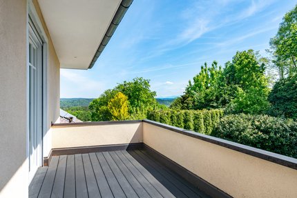 Balkon mit Alpenblick