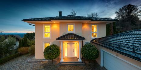 Ruhiges Landidyll: Großzügige Villa mit hochwertiger Ausstattung und traumhaftem Garten