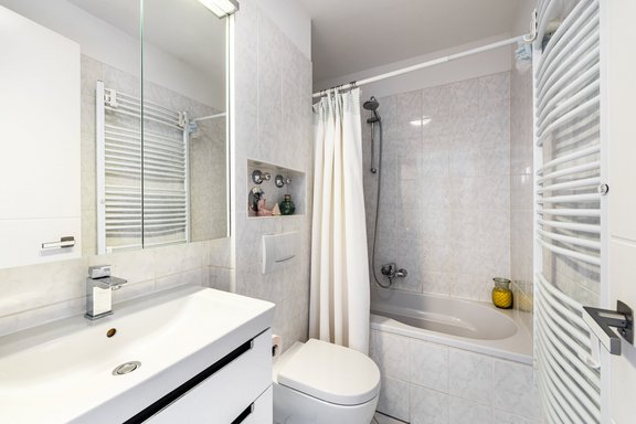 Eines von zwei Bädern