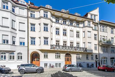 Refurbished 4-room Art Nouveau apartment with balconies in prime location