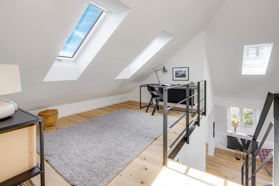 Lichterfüllter Arbeitsplatz