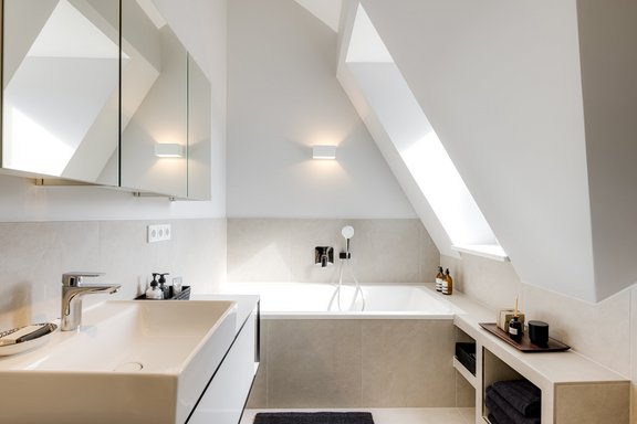 Puristische Eleganz - Hauptbad