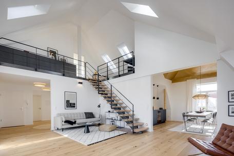 Sanierte 4-Zimmer-Maisonette mit Dachterrasse, Ausblick und angesagter Ästhetik