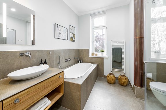 Komfortables, helles Bad