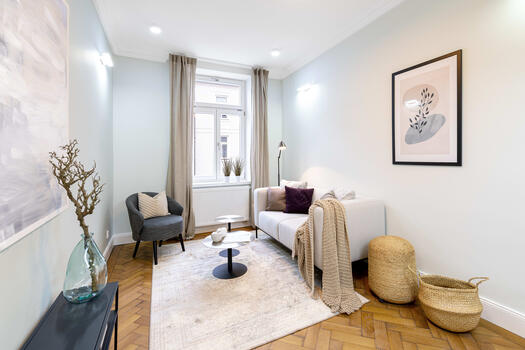 Parquet and ceiling stucco