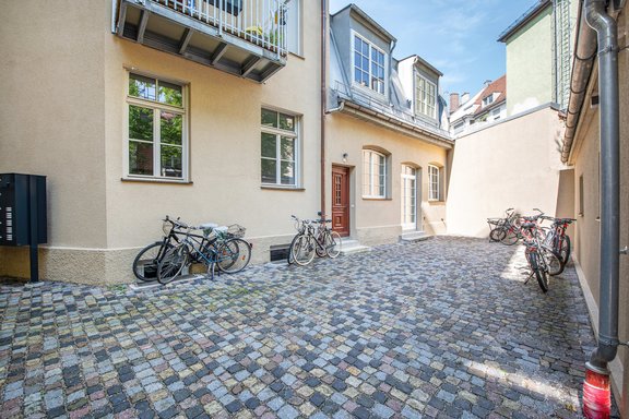Outside access through the quiet inner courtyard