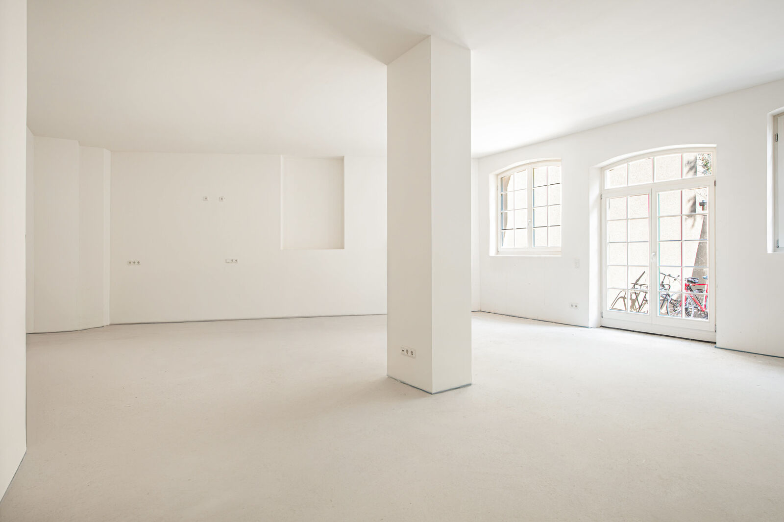Große Fensterflächen zum ruhigen Innenhof