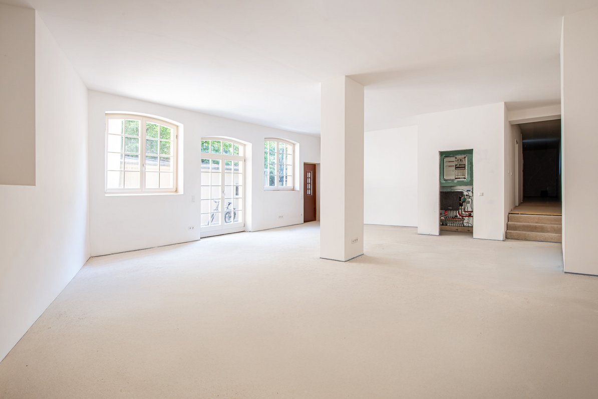 Spacious main area with plenty of light