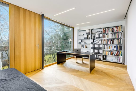 Raum für mehrere Arbeitsplätze