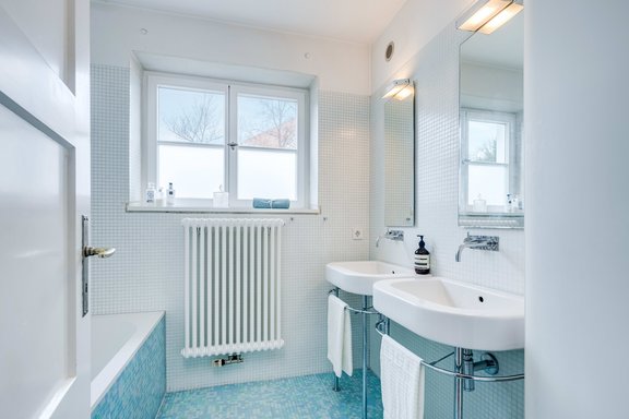 Zeitlos modernes Familienbad