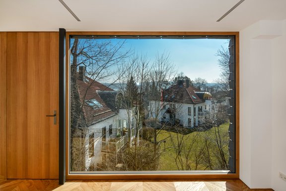 Panorama-Glasfront im Büro