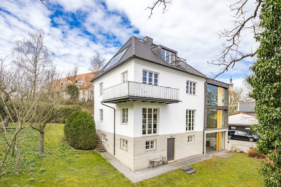 Wohnhaus und Büro-Anbau