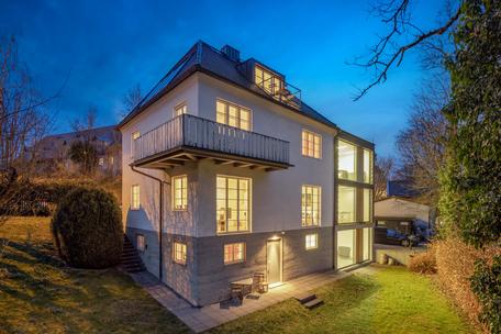 Saniertes Wohnhaus von 1934 mit Büro-Anbau in Seenähe