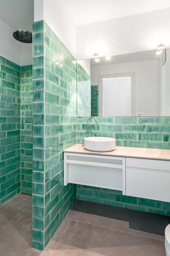 Gästebad mit Walk-in-Dusche