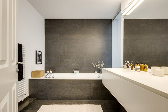 Masterbad mit Innenfenster