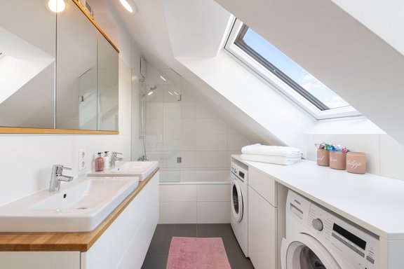 Badezimmer mit Tageslicht