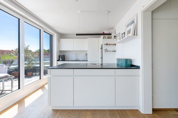 Einbauküche mit Kochinsel