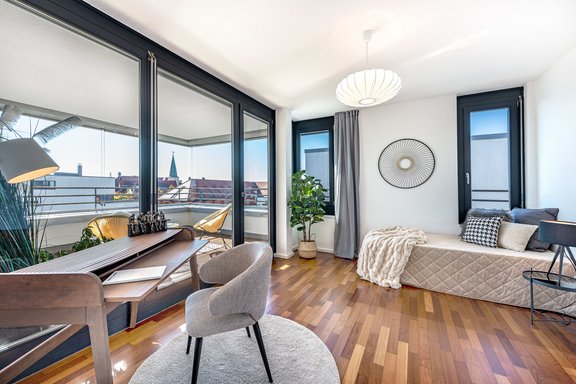 Children&#039;s/guest room with loggia