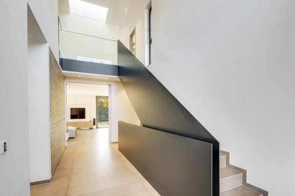 Treppenhaus mit Galerie-Flair