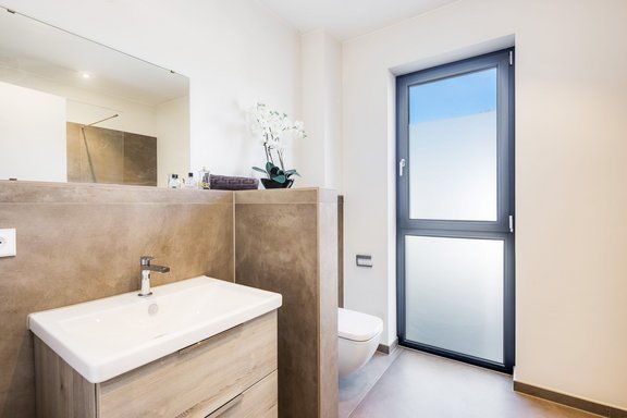 Modernes Kinder-/Gästebad