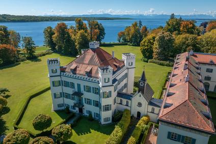 Schloss Possenhofen: Prachtvolle Beletage mit Seeblick samt Dachgeschoss