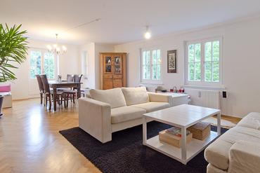 Beautiful 2-room old building apartment with secluded south-facing roof terrace