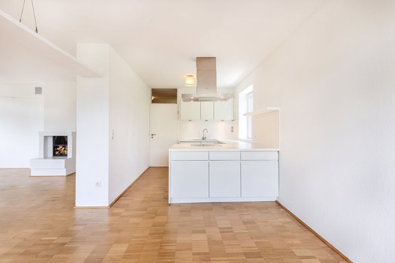 Living/dining and cooking area