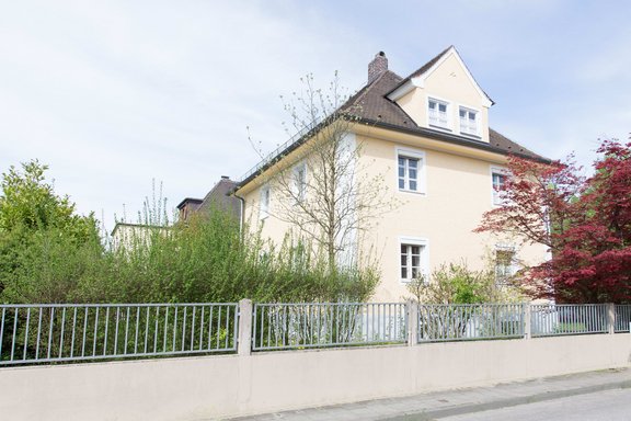 Hausansicht von der Straße