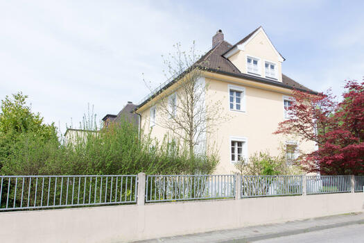 Hausansicht von der Straße