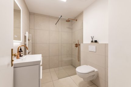 Duschbad mit Rainshower-Dusche