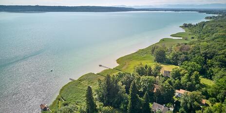 Rarität am Ammersee: Seegrundstück mit privatem Steg und attraktivem Bebauungspotenzial